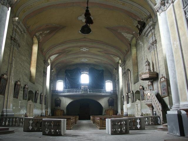 Nástropní malby pochází pravděpodobně z počátku 20. století.