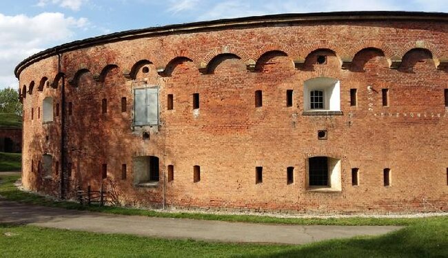 Výrobky společnosti byly uplatněny v rámci obnovy fortu XVII v Olomouci Křelově.