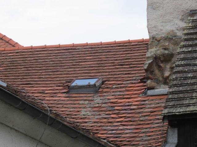Detail původního stavu střechy v červenci 2017