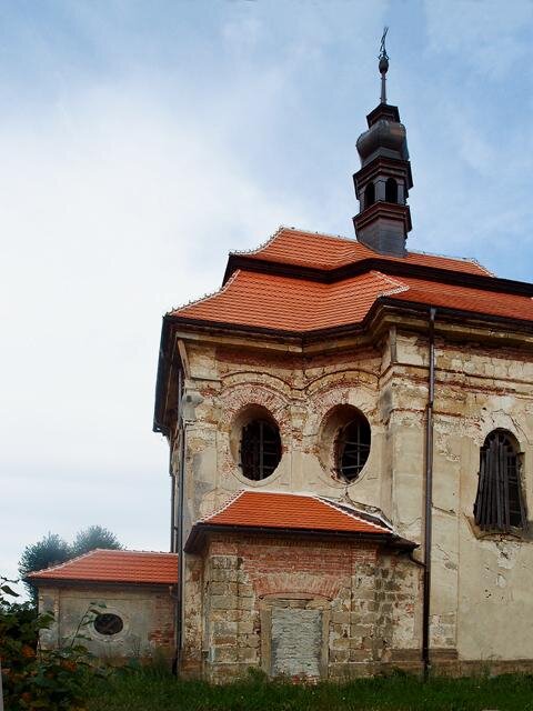 Význam stavby umocňuje řada dochovaných uměleckořemeslných prvků.