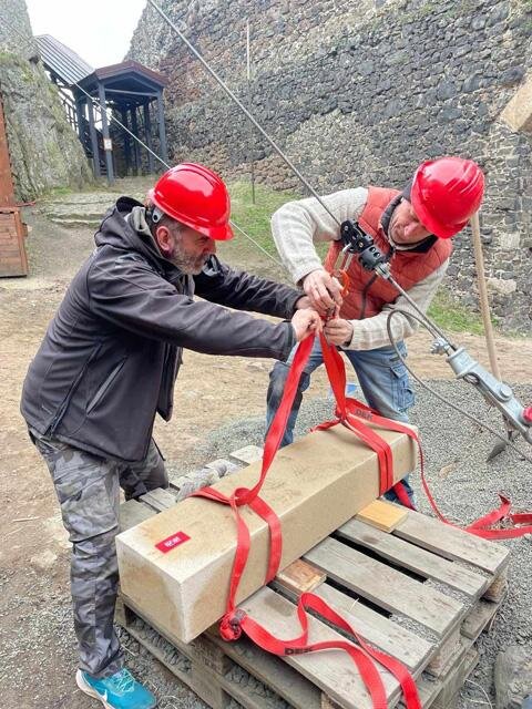 Náročná doprava více než 60 tun stavebního materiálu