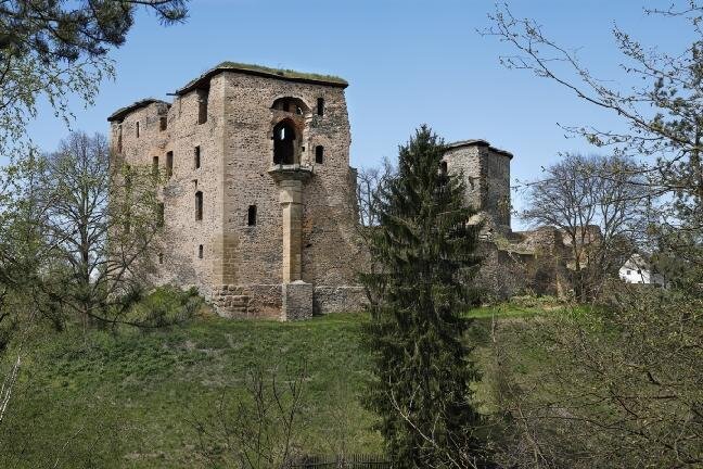 Palác byl vystavěn jako trojkřídlá dvoupatrová budova.