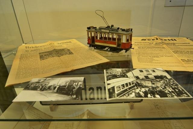 Expozice nabízí i dobové dokumenty a unikátní modely tramvají z 20. let minulého století.
