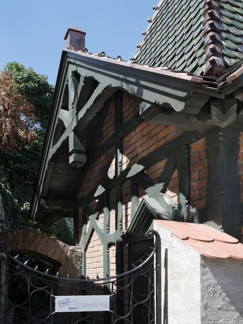 Detail náročně zdobené hrázděné konstrukce
