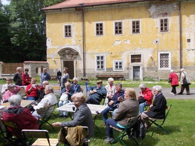 Senioři v Hájku