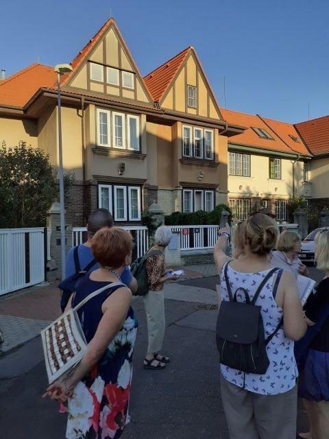 Ve čtvrti Ořechovka najdeme řadu dvojdomků, například typ English Cottage.