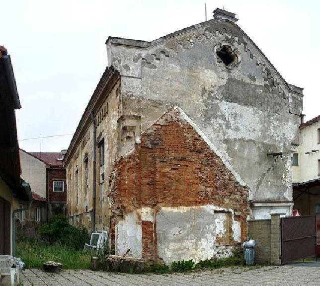 Spolu se hřbitovem je synagoga jediným dokladem dějin židovské komunity v Pacově.