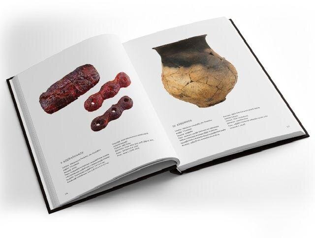 V Mikulovicích bylo od 19. století prozkoumáno několik tisíc archeologických situací, ze kterých pocházejí desetitisíce artefaktů.