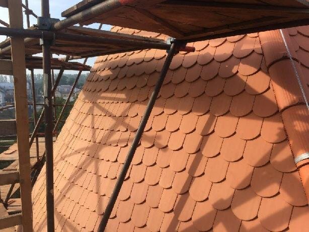 Detail vykrytí střešního kužele na kostele