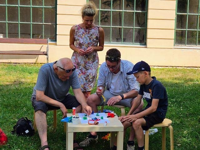 Mezigenerační workshop na zámku Veltrusy – výuka tvorby kompozice barokní zahrady