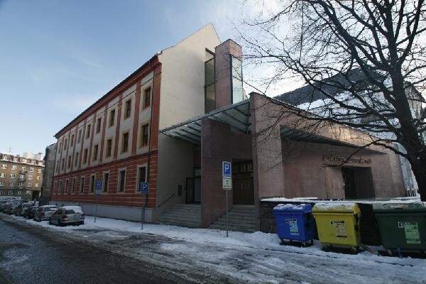 Dům umění v Opavě byl nominován jako velkorysá rekonstrukce komplikovaného historického prostoru pro potřeby galerijního provozu moderního typu.