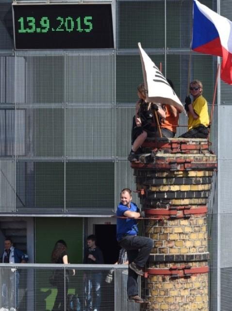 Letošní hromadný výstup na komíny v Žatci se uskuteční 8. května na státní svátek.