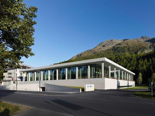 Bazén, lázně a sportovní centrum ve Svatém Mořici