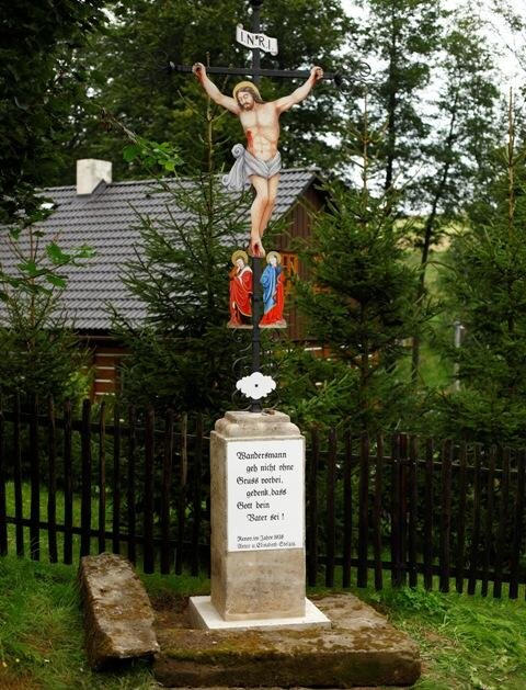Stelzigův kříž v obci Studený.  