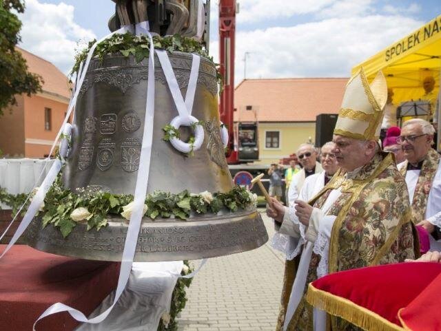 Požehnání zvonu zasvěceného sv. Benediktovi