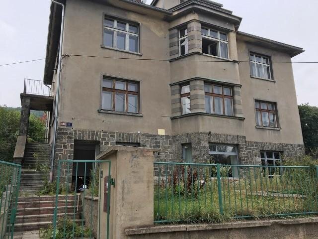 Vila se nachází na ulici Karla IV. v Ústí nad Labem (původní stav).