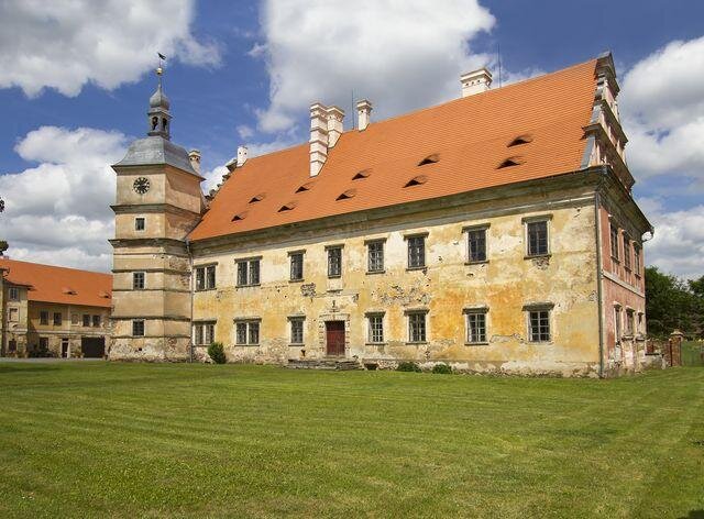 Na zámku Červené Poříčí vzniká ve 12 místnostech nová expozice zaměřená na životní cykly šlechty od narození po smrt i každodenní život v 19. století, kdy zámek vlastnili Habsburkové.