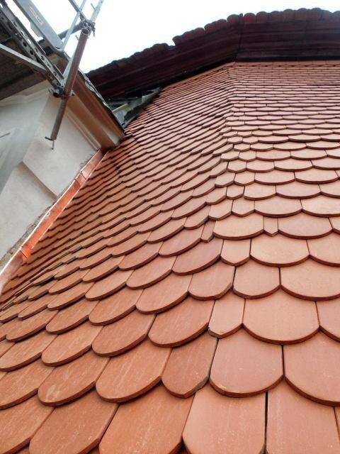 Detail střechy s bobrovkami Tondach