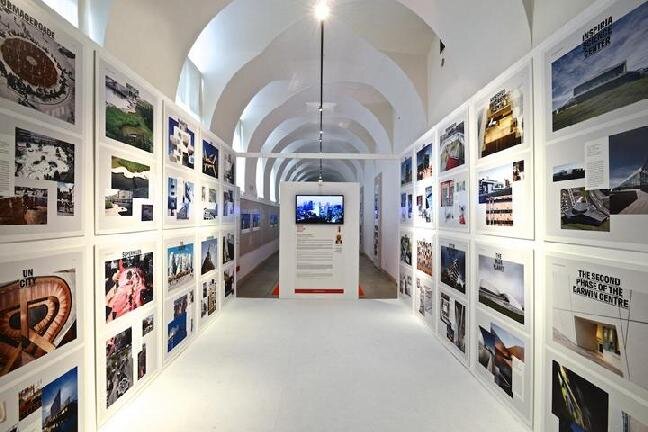 V Jiřském klášteře na Pražském hradě jsou vystaveny fotografie všech 745 památek ze 157 zemí světa zapsané na Seznamu UNESCO.