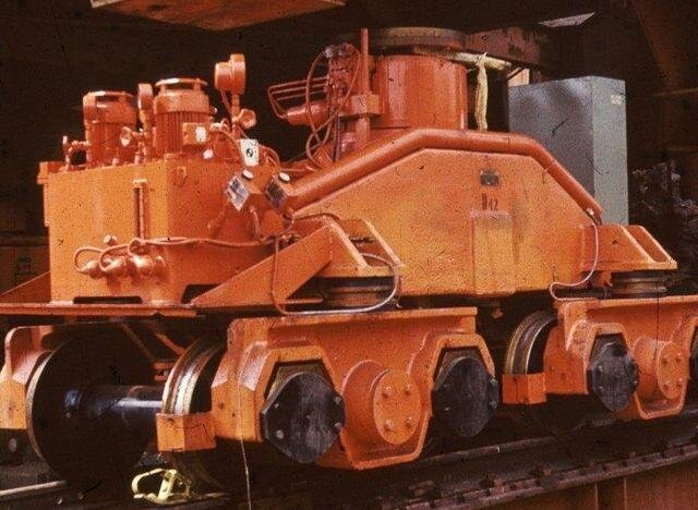 Stavba byla uložena na 53 vozíky a stěhována o 841,1 metru dále.