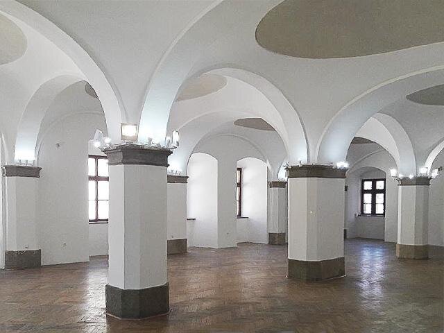 Vápenné nátěry mají oproti omítkám s hydraulickým pojivem nebo kamenem nižší pevnost, ale zároveň dlouhou trvanlivost. 