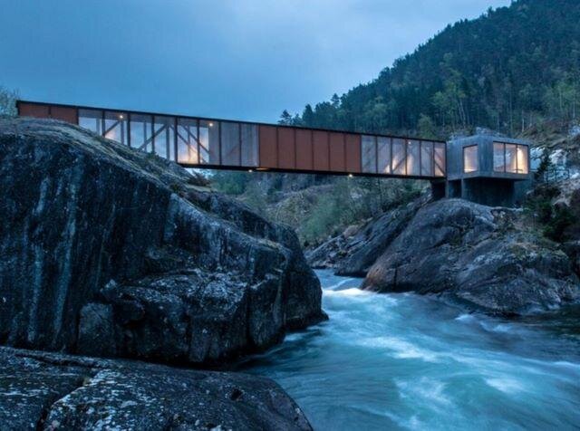 Realizace mostu Hose Bridge od Ivana Kroupy