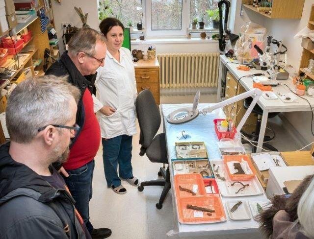 Restaurování kovů – restaurátorka Iveta Kučerová, Roman Línek, Tomáš Libánek