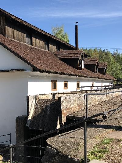 Pohled na vantroky s přepadem do náhonu