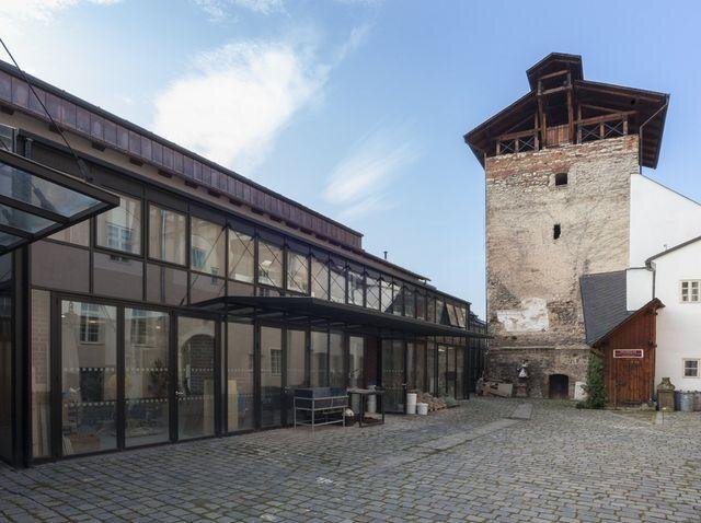 Rekonstrukce areálu restaurátorské školy se realizovala v letech 1993–1998 a v roce 2015.