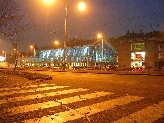 Plavecký stadion v Podolí v noci