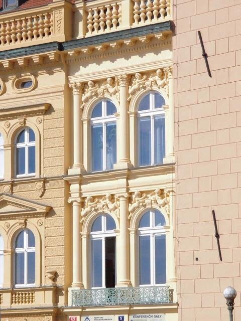 Detail plastického členění fasád