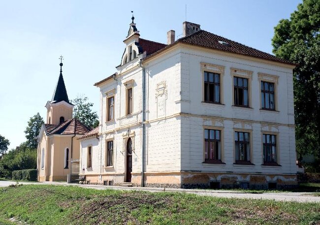 Bývalá Obecná škola v Hůrkách