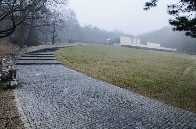 Ferdinand Milučký, exteriér krematoria v Bratislavě, 1967–1968