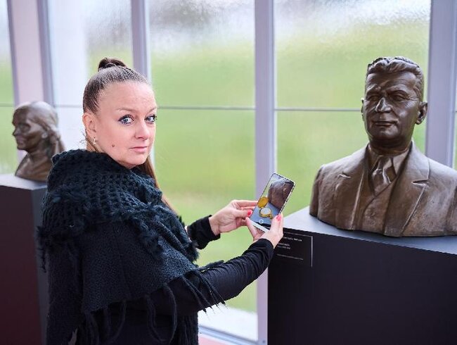 3D virtuální model hodinek na mobilu Martiny Hladíkové, náměstkyně primátora Zlína