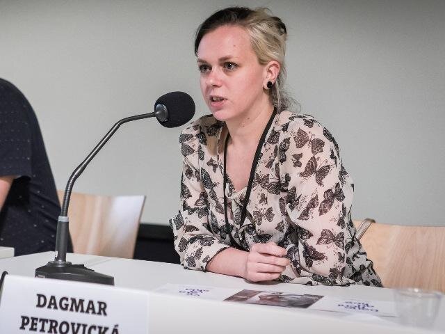 K tématu benefiční aukce měla co říci rovněž Dagmar Petrovická, programová manažerka společnosti Cesty skla.