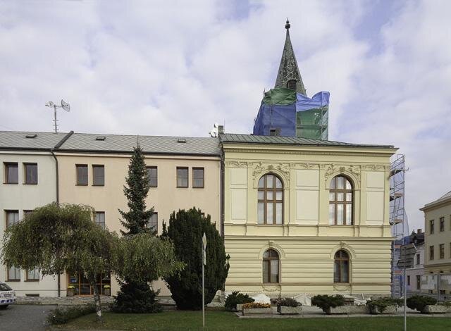 Opravená jižní část fasádního pláště byla dokončena koncem září.