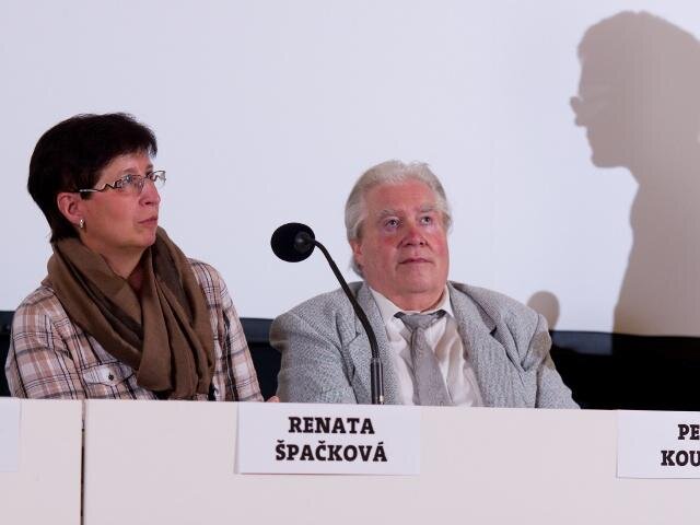 Renata Špačková hovořila o zkušenosti z Mělnického okrašlovacího spolku a Petr Koukal přidal odborný pohled pracovníka Národního památkového ústavu.