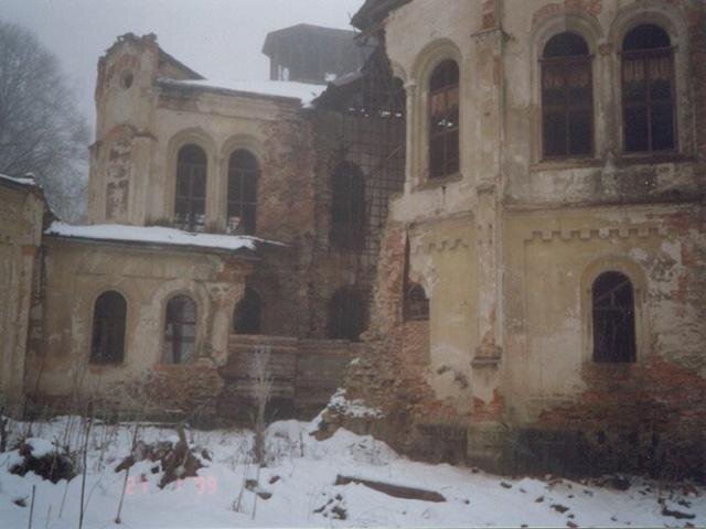 Pohled na stavbu v roce 2000