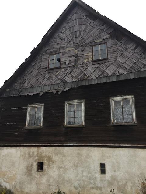 Detail štítu