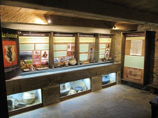 Hlavní expoziční část muzea byla zbudovaná v bývalém chlévě.