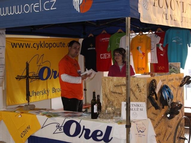Na Poutních dnech se prezentují také křesťanské neziskové organizace.