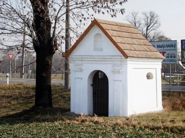 Kaplička u Černého mlýna, Komárov 