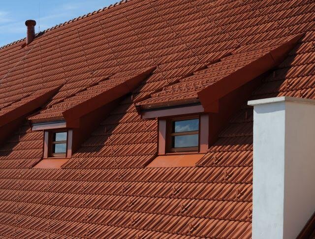 Detailní pohled na krytí kolem vikýřů
