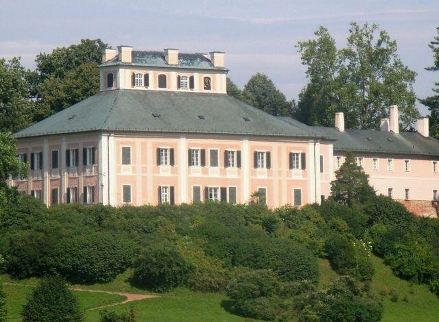 Pro velký zájem z loňského roku nabídne zámek v Ratibořicích zkrácené dětské prohlídky vedené komtesou Hortensií. 