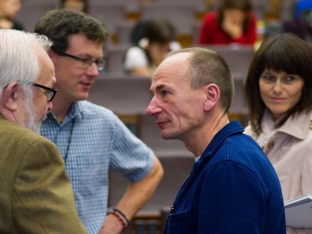 Mezi přednáškami se živě diskutovalo.