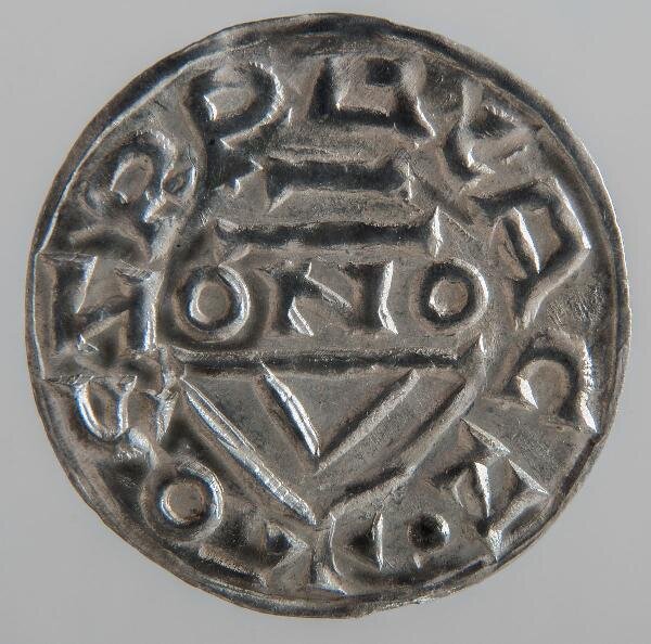 Denár Boleslava II. (972–999), Čechy, typ ruka-kaplice, rub