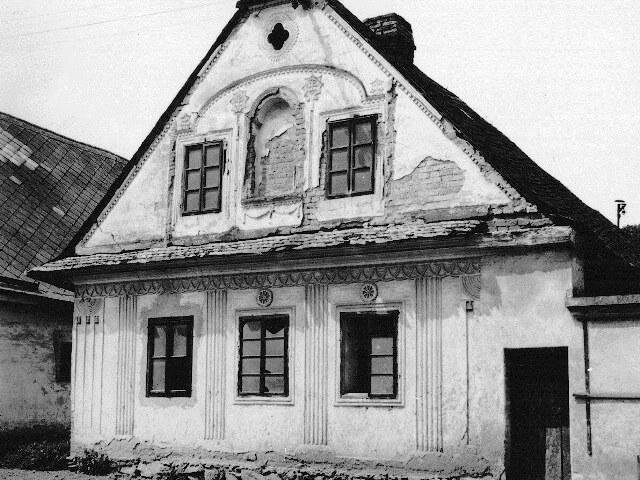 Štít domu v Sudkově (dobová fotografie)