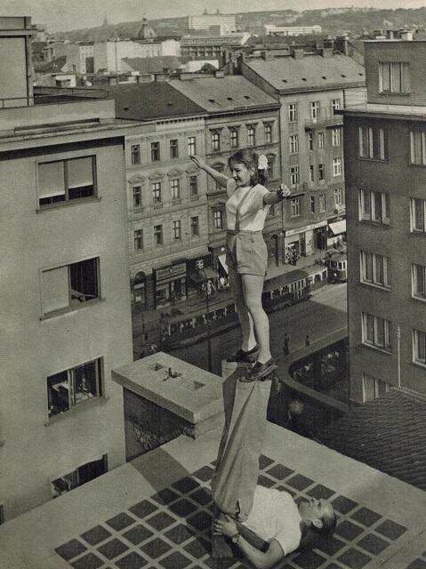 Fotografie z výstavy – artisti z knihy Za cirkusem
