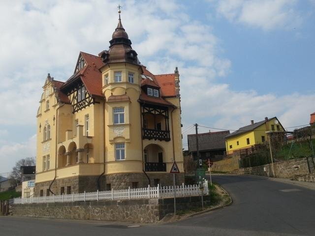 U obnovy střechy bylo podle Petra Šandy nejsložitější oplechování věžičky vily.