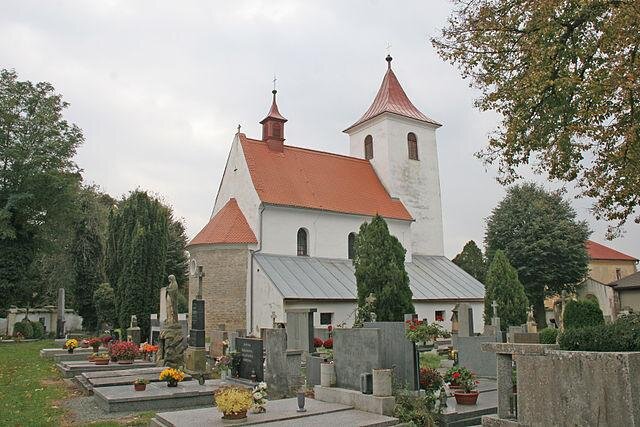 Další románskou stavbou, kterou najdete na internetových stránkách, je kostel sv. Jakuba Většího ve Velkém Újezdě.